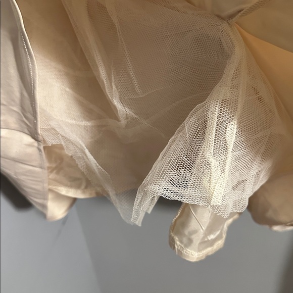 Elegant Cream Ladies Dress with Belt - Picture 4 of 6